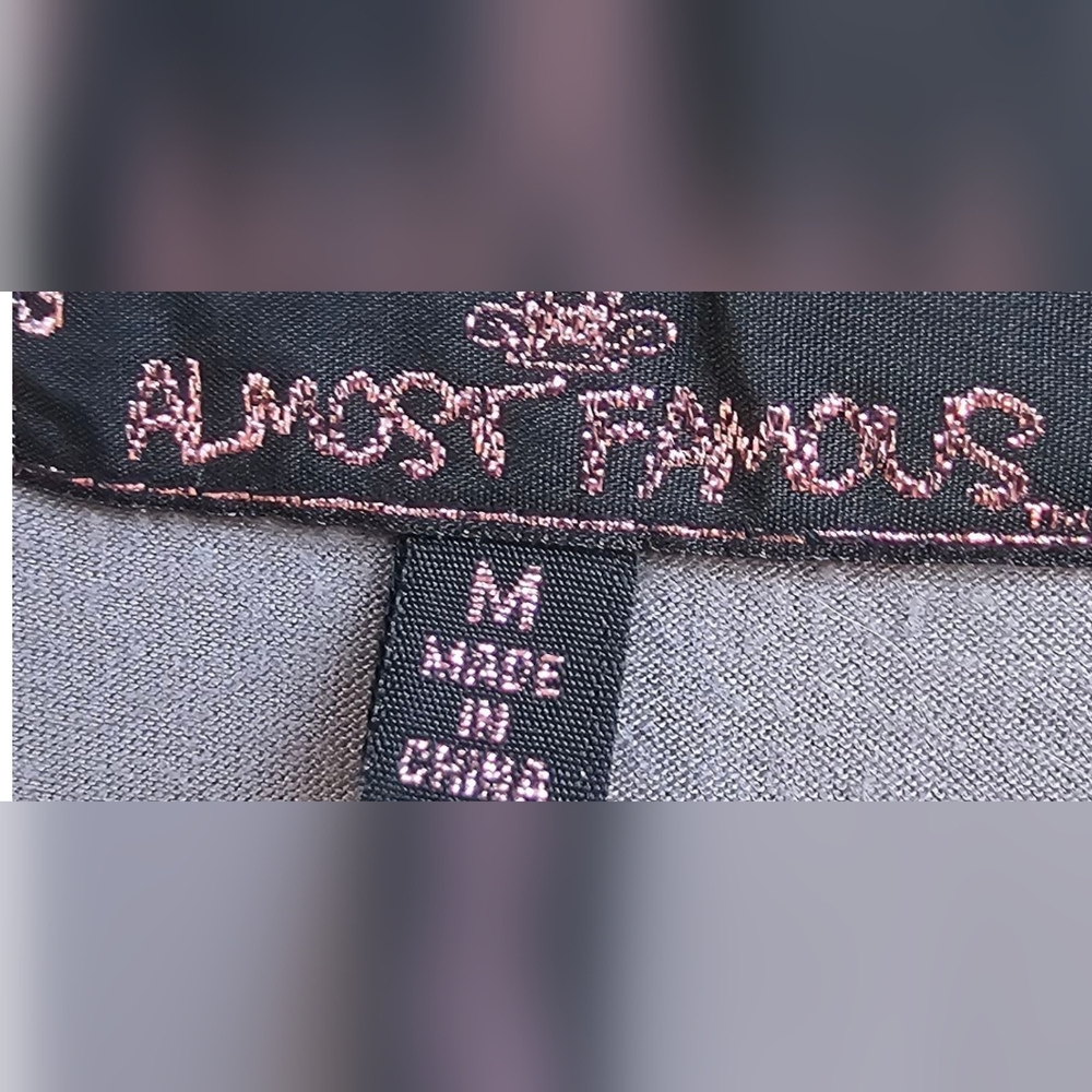 Almodt Famous - Sequin Cropped Shimmery Tank Top - Picture 4 of 10